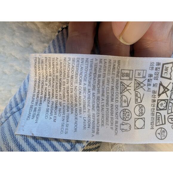 Levi’s Pinstripe Seersucker Bermuda Shorts Blue White Women’s Size 10 Waist - Picture 9 of 9